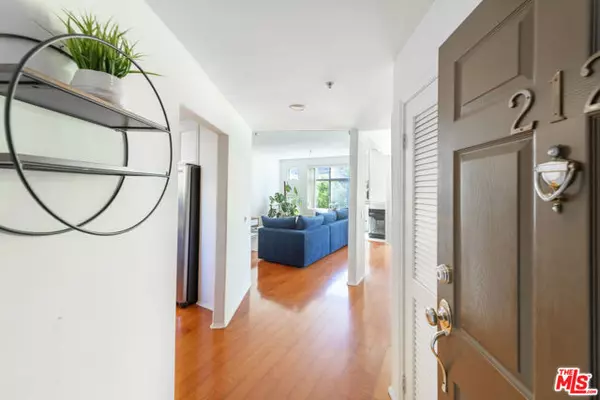 Studio City (los Angeles), CA 91604,12633 Moorpark Street #212