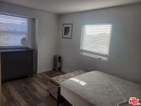 Los Angeles, CA 90019,4827 SATURN Street