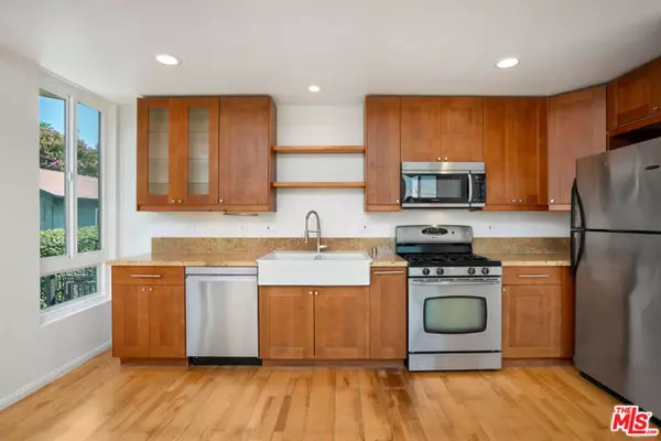 Los Angeles, CA 90029,4567 Lexington Avenue #106