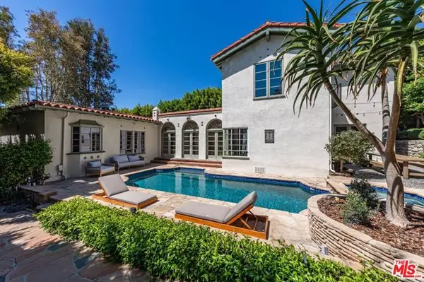 Los Angeles, CA 90069,1136 N Doheny Drive