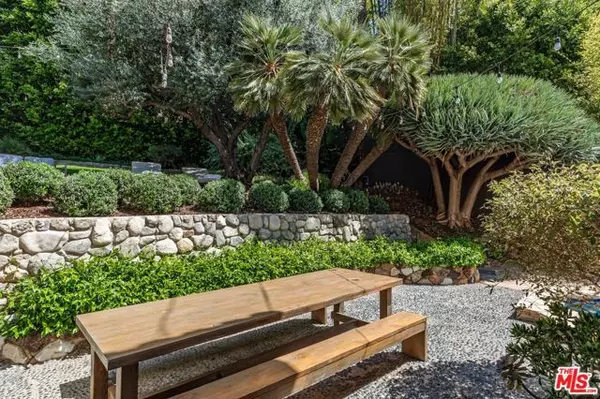 Los Angeles, CA 90069,1136 N Doheny Drive