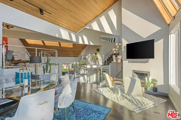 Los Angeles, CA 90068,5682 Spreading Oak Drive