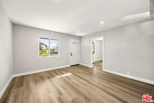 Los Angeles, CA 90003,337 E 60th Street