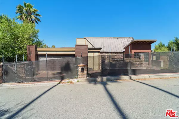 Los Angeles, CA 90049,837 Linda Flora Drive