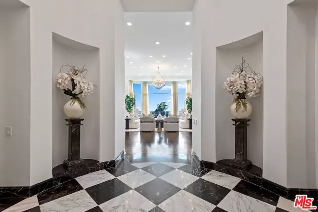 Beverly Hills, CA 90210,1151 N Hillcrest Road