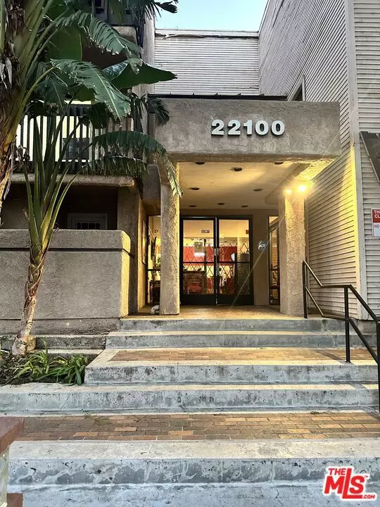 22100 Burbank Boulevard #301A, Woodland Hills (los Angeles), CA 91367