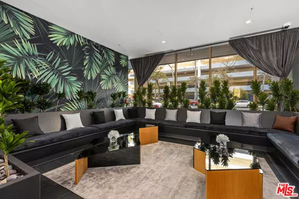 Los Angeles, CA 90046,3458 W 7th Street #1106