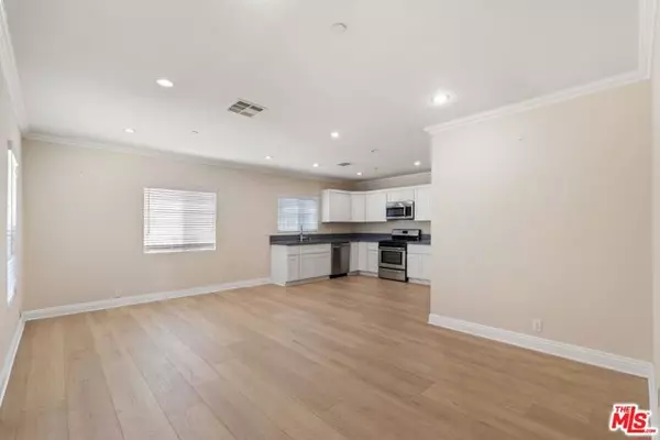 Los Angeles, CA 90006,1147 S Kenmore Avenue