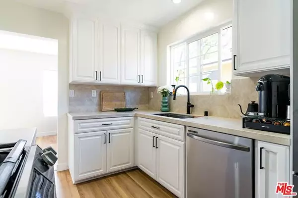 Valley Village, CA 91607,12023 Collins Street