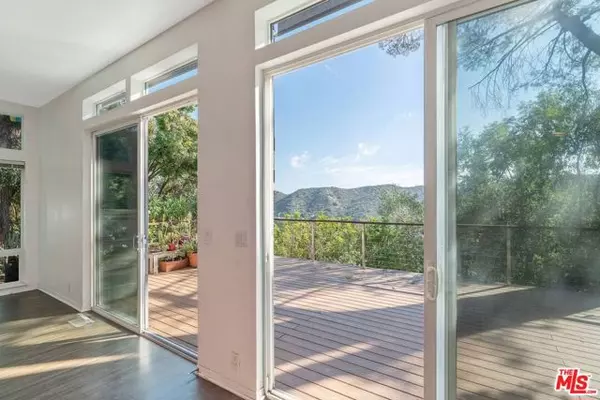 Calabasas, CA 91302,23777 Mulholland Highway #69