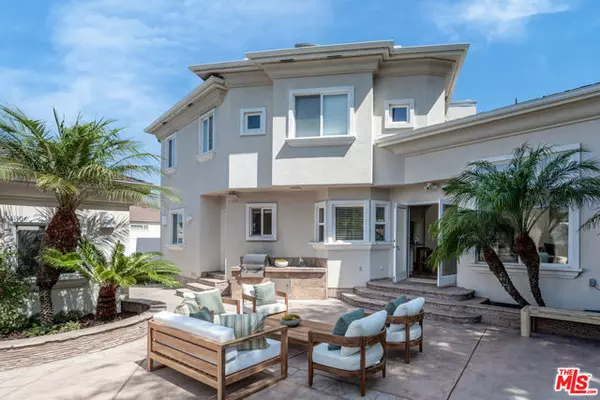 Los Angeles, CA 90045,7701 Hindry Avenue