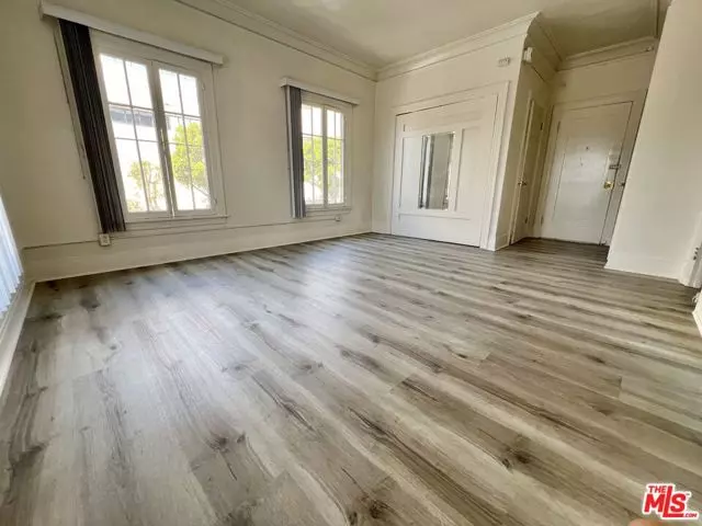 Los Angeles, CA 90006,946 S Burlington Avenue #201