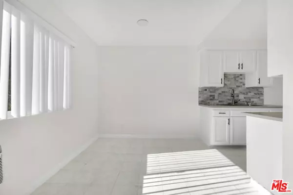 Van Nuys (los Angeles), CA 91405,7228 Allott Avenue #6