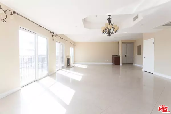 Los Angeles, CA 90035,8555 Cashio Street #PH4