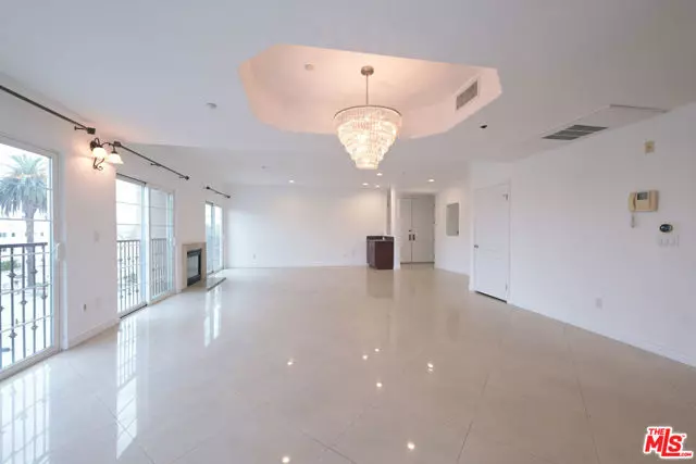 Los Angeles, CA 90035,8555 Cashio Street #PH4