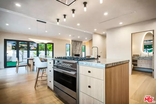 Woodland Hills (los Angeles), CA 91367,5853 Keokuk Avenue