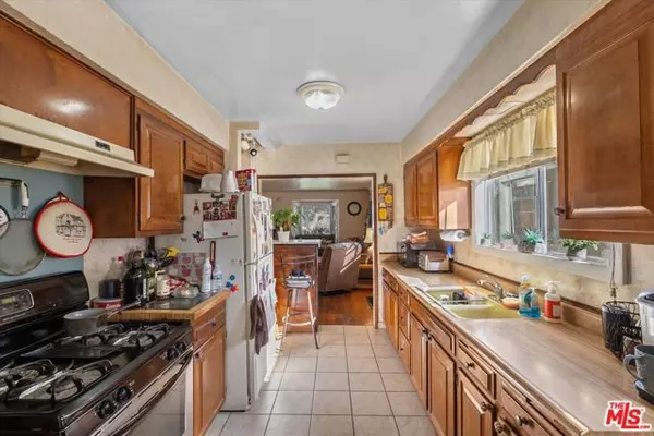 Los Angeles, CA 90025,1757 Wellesley Avenue