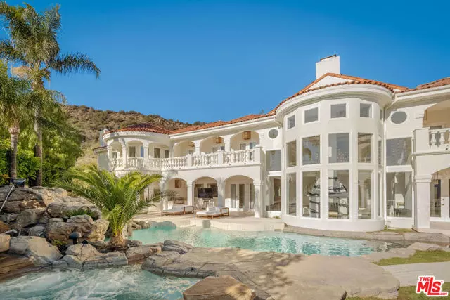 Calabasas, CA 91302,25665 Mulholland Highway