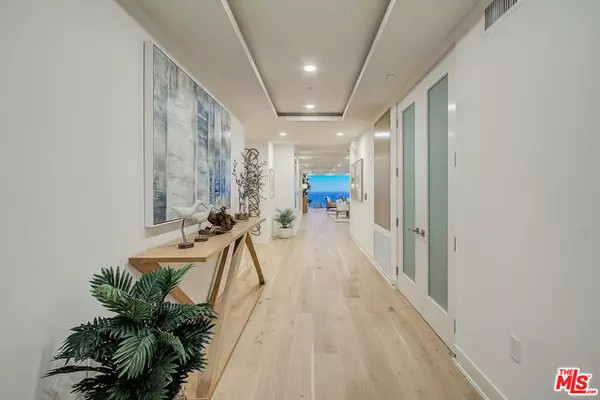 Pacific Palisades (los Angeles), CA 90272,17325 Castellammare Drive #404