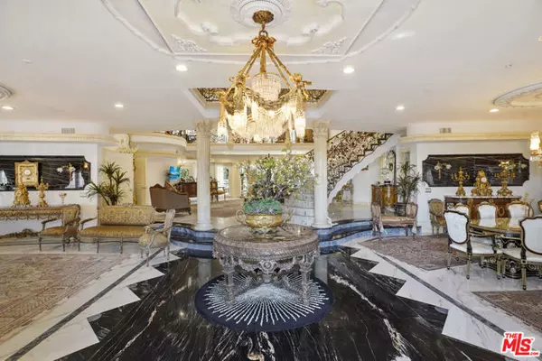 Beverly Hills, CA 90210,2258 Gloaming Way