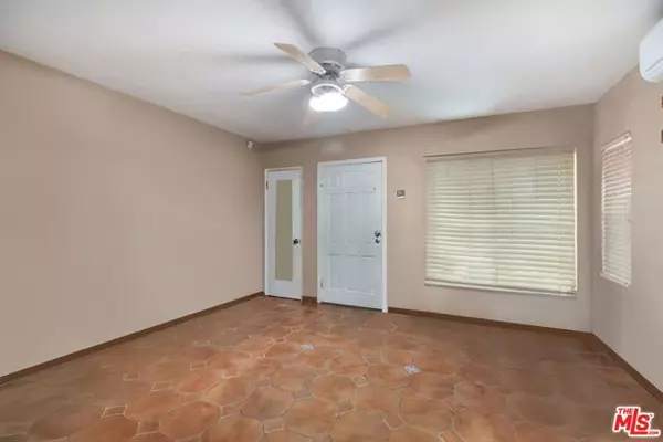 Los Angeles, CA 90004,4713 Clinton Street