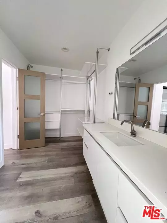 Los Angeles, CA 90027,1757 N Kingsley Drive #213