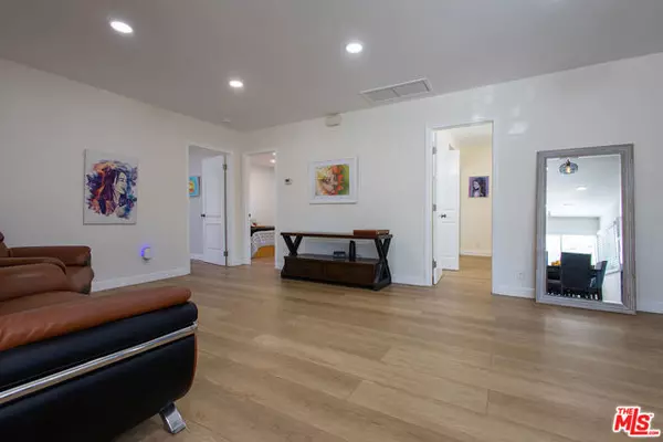 Sherman Oaks, CA 91403,5123 Noble Avenue