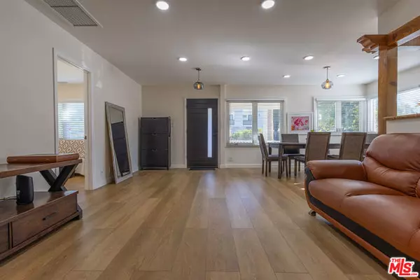 Sherman Oaks, CA 91403,5123 Noble Avenue