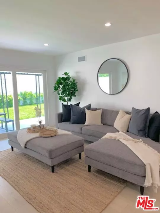 Valley Village, CA 91607,5630 Vantage Avenue