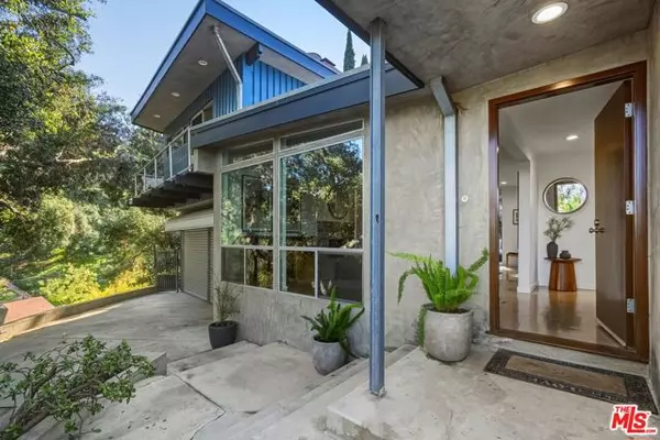 Los Angeles, CA 90068,3711 Fredonia Drive