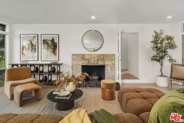 Los Angeles, CA 90068,3711 Fredonia Drive