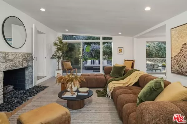 Los Angeles, CA 90068,3711 Fredonia Drive