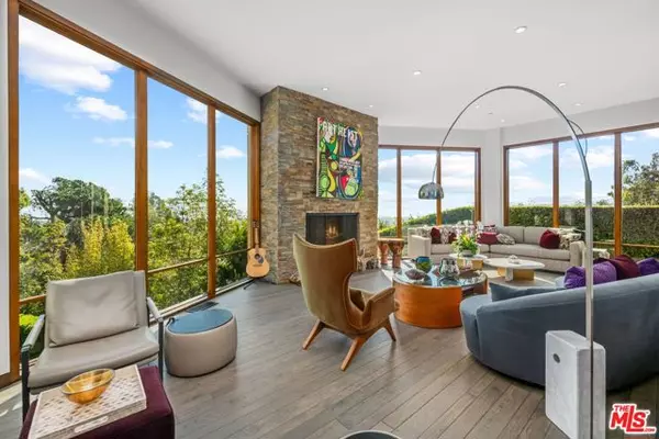 Los Angeles, CA 90049,1810 Mango Way