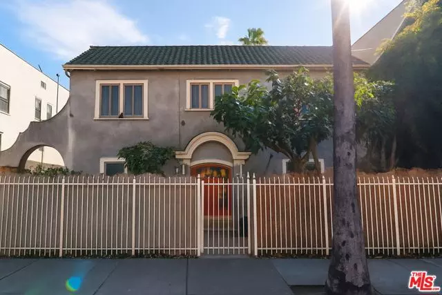 Los Angeles, CA 90046,7360 Hollywood Boulevard