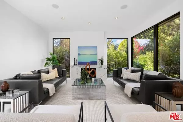 Los Angeles, CA 90077,10558 Fontenelle Way