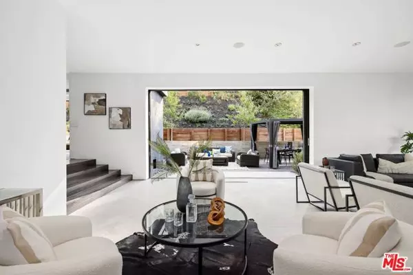 Los Angeles, CA 90077,10558 Fontenelle Way