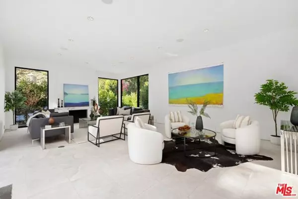 Los Angeles, CA 90077,10558 Fontenelle Way