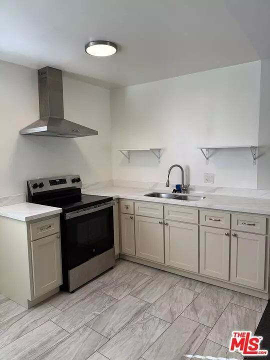 Van Nuys (los Angeles), CA 91405,7524 Sepulveda Boulevard #206