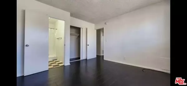 Los Angeles, CA 90019,947 S St Andrews Place #4