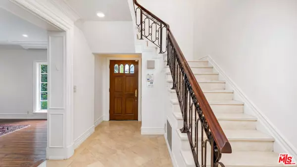 Beverly Hills, CA 90210,9887 Carmelita Avenue