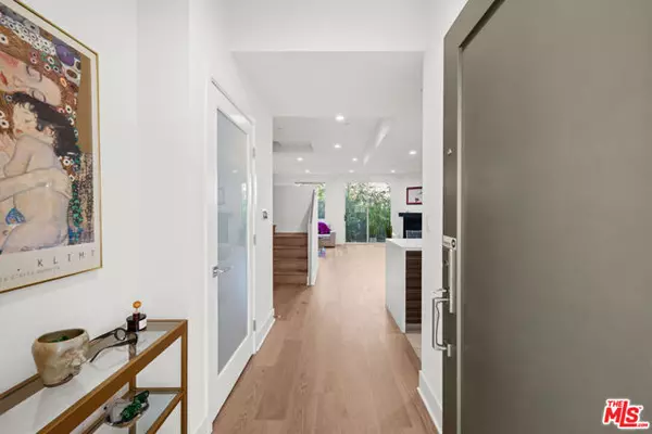 Los Angeles, CA 90048,108 S Croft Avenue #102