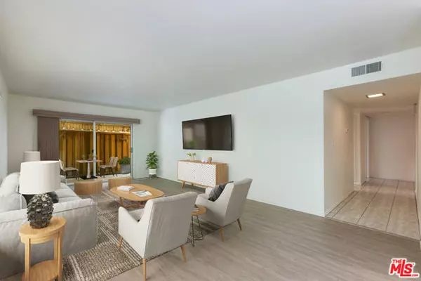 Los Angeles, CA 90068,6732 Hillpark Drive #307