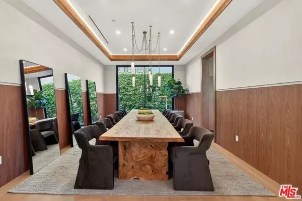 Pacific Palisades (los Angeles), CA 90272,565 Toyopa Drive