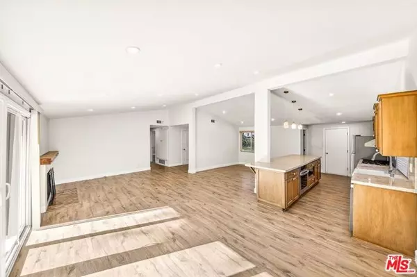 Woodland Hills (los Angeles), CA 91367,20524 Rhoda Street