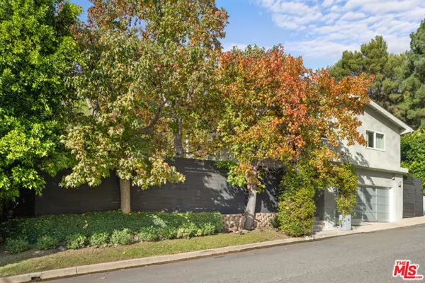 Beverly Hills, CA 90210,9767 Apricot Lane