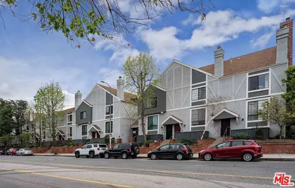 18100 Burbank Boulevard #26, Tarzana (los Angeles), CA 91356