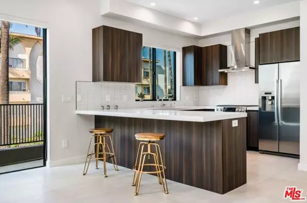 Los Angeles, CA 90048,530 N Hayworth Avenue