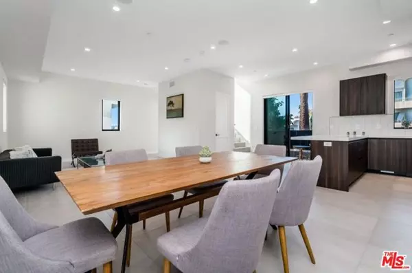 530 N Hayworth Avenue, Los Angeles, CA 90048