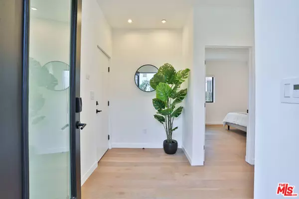 Los Angeles, CA 90019,1622 S Mansfield Avenue