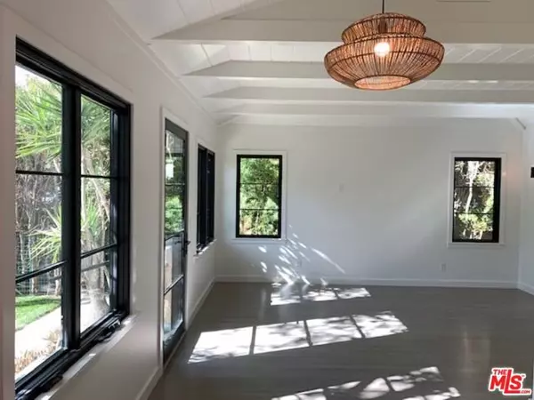 Los Angeles, CA 90019,1244 S Sycamore Avenue